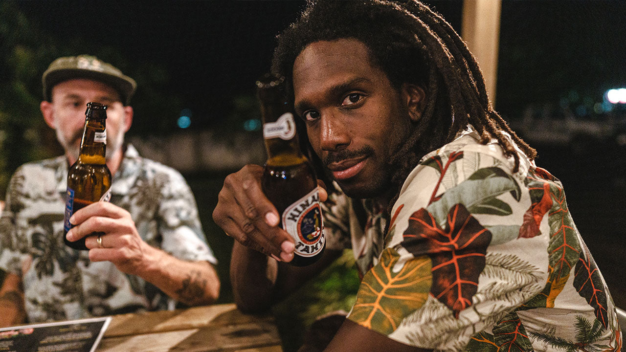 Männer_tragen_das_Parteikostüm