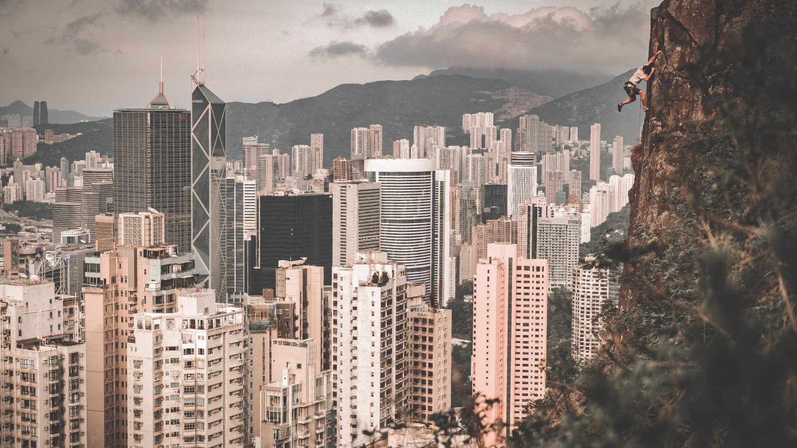 Fremde Linien über der Skyline