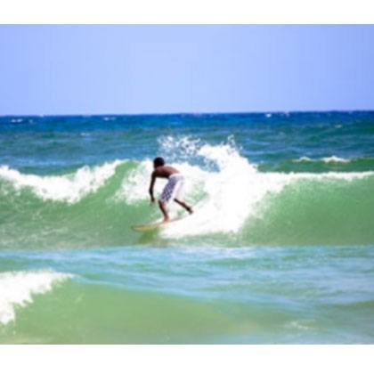 EINE SAUBERE PAUSE: SURFEN IM SENEGAL