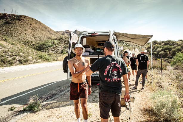 Ein Team bereitet sich auf seinen Lauf vor